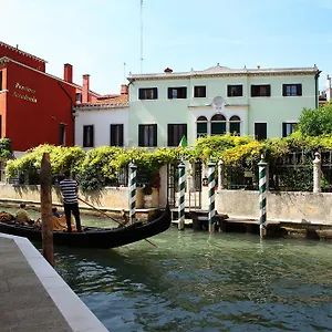 pensione-accademia-villa-maravege.hotelinveneto.com/